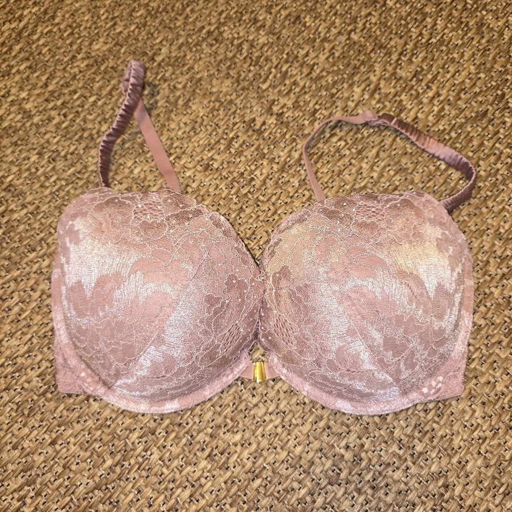 Parisian Intimates Elegant Lace Pushup Underwire Bra in Mauve. 34DDD